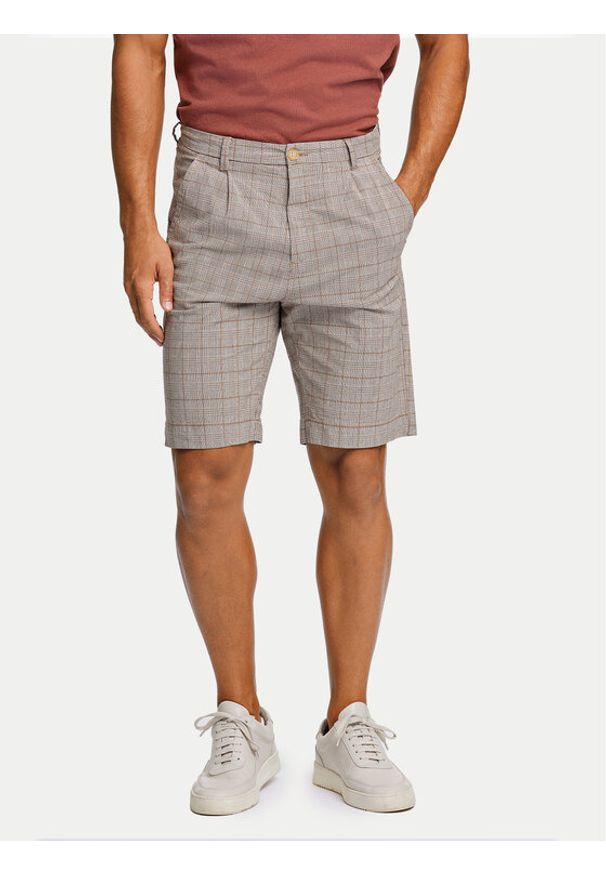 Lindbergh Szorty materiałowe 30-505024 Beżowy Wide Fit. Kolor: beżowy. Materiał: bawełna