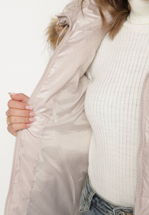 Born2be - Beżowa Pikowana Kurtka z Kapturem z Odpinanym Futerkiem Galiara. Okazja: na spacer, na co dzień. Typ kołnierza: kaptur. Kolor: beżowy. Materiał: futro. Styl: elegancki, casual