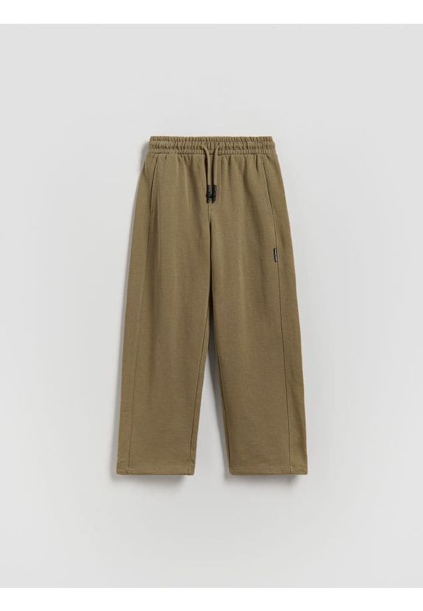 Reserved - Bawełniane spodnie - oliwkowy. Kolor: oliwkowy. Materiał: bawełna