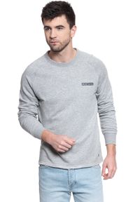 Mustang - MĘSKA BLUZA MUSTANG BEN C SMALL LOGO MID GREY MELANGE 1008540 4140. Materiał: bawełna, jeans, tkanina, materiał. Wzór: jednolity, nadruk. Styl: klasyczny