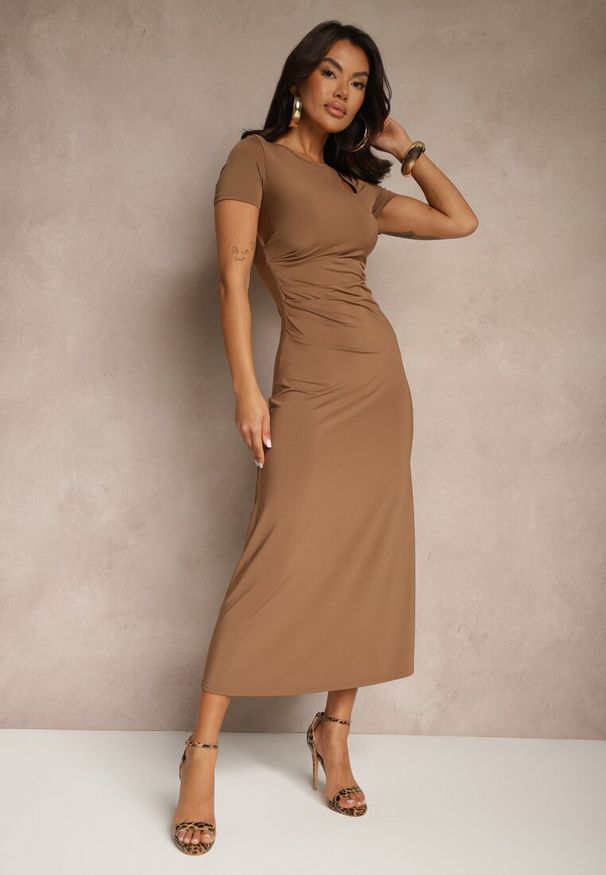 Renee - Brązowa Sukienka Bodycon z Marszczeniem w Talii i Krótkimi Rękawami Aterezza. Okazja: na co dzień. Kolor: brązowy. Materiał: skóra. Długość rękawa: krótki rękaw. Typ sukienki: bodycon. Styl: casual, klasyczny