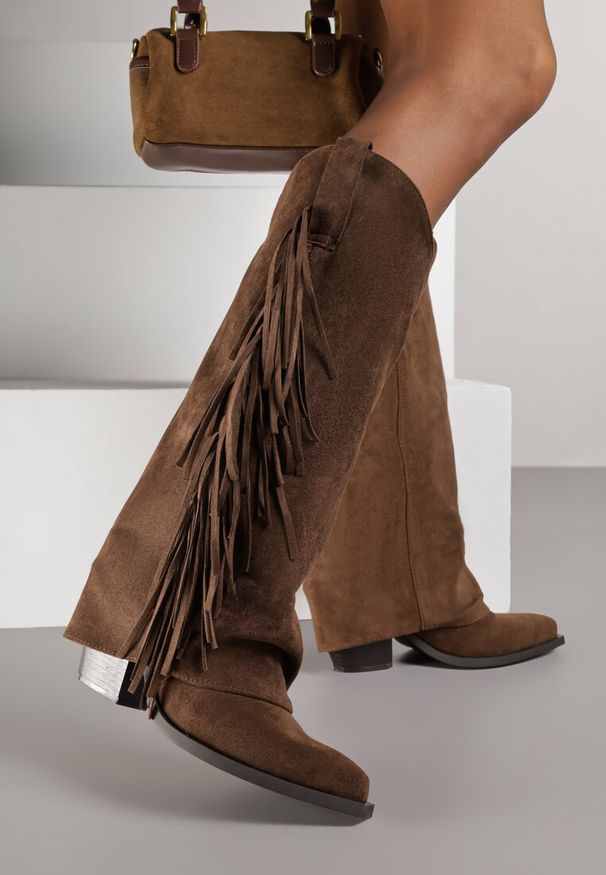 Born2be - Brązowe Kozaki Kowbojki na Obcasie z Wywiniętą Cholewką z Frędzlami Monasatia. Okazja: do pracy. Kolor: brązowy. Materiał: dzianina, jeans. Szerokość cholewki: normalna. Wzór: aplikacja. Obcas: na obcasie. Styl: klasyczny, elegancki. Wysokość obcasa: średni