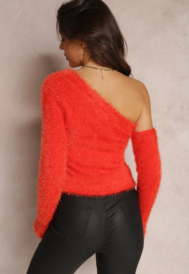 Renee - Czerwony Sweter na Jedno Ramię Pholy. Okazja: na co dzień. Kolor: czerwony. Długość rękawa: długi rękaw. Długość: długie. Styl: elegancki, casual