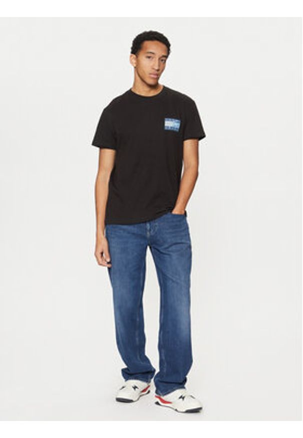 Tommy Jeans T-Shirt Flag DM0DM21108 Czarny Regular Fit. Kolor: czarny. Materiał: bawełna