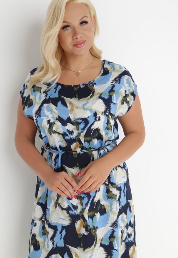 Born2be - Niebieska Sukienka Bawełniana Phyleda. Kolekcja: plus size. Kolor: niebieski. Materiał: bawełna. Długość rękawa: krótki rękaw. Wzór: aplikacja. Sezon: lato. Typ sukienki: dla puszystych. Długość: midi