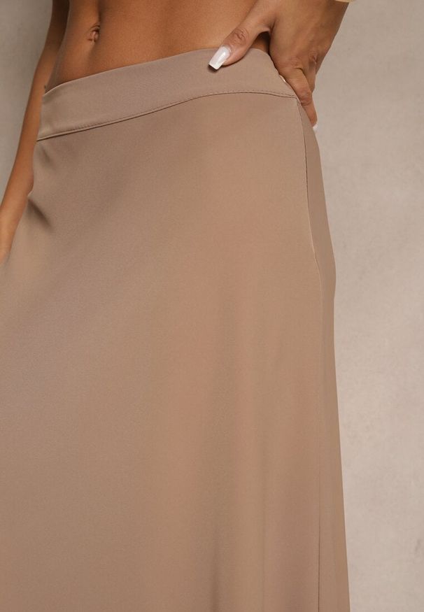 Renee - Brązowa Casualowa Rozkloszowana Spódnica Dorilena. Okazja: na co dzień. Kolor: brązowy. Materiał: tkanina. Styl: casual