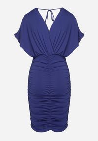 Born2be - Granatowa Sukienka z Kopertowym Dekoltem i Marszczeniami z Wiązaniem na Plecach Edalina. Typ kołnierza: dekolt kopertowy. Kolor: niebieski. Typ sukienki: kopertowe #4