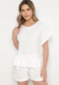 Born2be - Biała Bluzka o Kroju Oversize z Falbanami Livelle. Okazja: na co dzień. Kolor: biały. Materiał: jeans. Długość rękawa: krótki rękaw. Długość: krótkie. Styl: casual