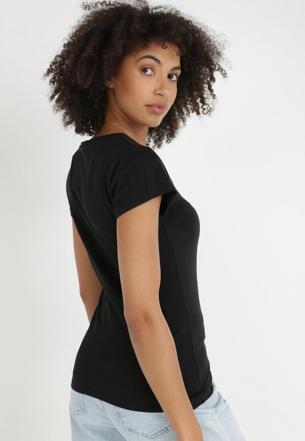 Born2be - Czarny T-shirt Gathanthei. Okazja: na co dzień, do domu. Kolor: czarny. Materiał: dzianina, bawełna, dresówka, jeans. Długość rękawa: krótki rękaw. Długość: krótkie. Wzór: gładki. Styl: casual, klasyczny, sportowy