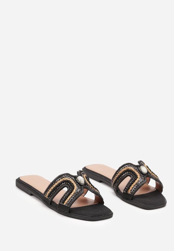 Renee - Czarne Klapki w Stylu Boho z Ozdobnymi Kamieniami i Plecionką Dimly. Okazja: na co dzień. Kolor: czarny. Materiał: len. Sezon: lato. Obcas: na obcasie. Styl: boho. Wysokość obcasa: niski