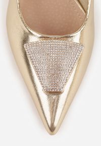Born2be - Złote Szpilki Vices z Cyrkoniową Aplikacją Niraselle. Okazja: na wesele, na imprezę, na spotkanie biznesowe, na ślub cywilny. Nosek buta: szpiczasty. Kolor: złoty. Wzór: aplikacja. Obcas: na szpilce. Styl: glamour, biznesowy, elegancki. Wysokość obcasa: średni #7