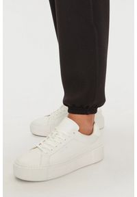 Guess - GUESS Czarne damskie spodnie dresowe Cecilia, Rozmiar S. Kolor: czarny. Materiał: dresówka #3