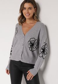 Born2be - Szary Kardigan na Guziki w Haftowane Kwiaty Tustara. Okazja: na co dzień. Kolor: szary. Materiał: jeans. Wzór: kwiaty, haft. Styl: casual #1