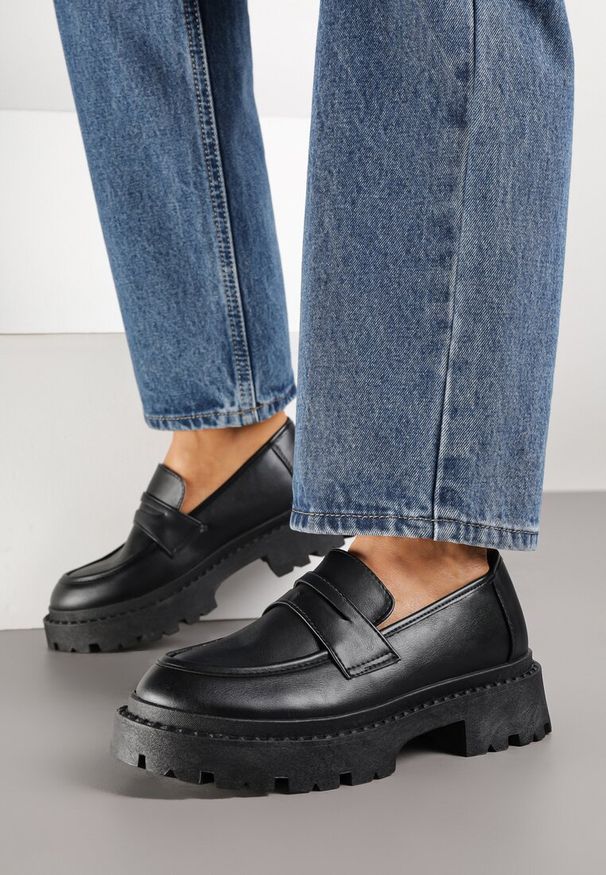 Renee - Czarne Mokasyny Vices na Platformie Dionela. Okazja: na co dzień. Kolor: czarny. Materiał: koronka, jeans. Sezon: jesień. Obcas: na platformie. Styl: casual, klasyczny