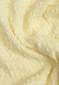 Renee - Żółta Koktajlowa Sukienka Bandeau z Bawełnianej Koronki z Rozcięciem na Nogę Manore. Typ kołnierza: dekolt w łódkę. Kolor: żółty. Materiał: bawełna, koronka. Długość rękawa: bez ramiączek. Wzór: koronka. Sezon: lato. Typ sukienki: dopasowane. Styl: wizytowy #5