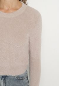 Born2be - Beżowy Krótki Sweter Puchaty Dindra. Kolor: beżowy. Materiał: tkanina, dzianina. Długość: krótkie #5