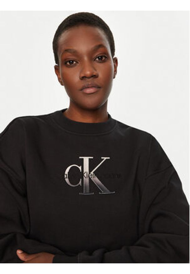 Calvin Klein Jeans Sukienka dzianinowa J20J224834 Czarny Relaxed Fit. Kolor: czarny. Materiał: syntetyk, bawełna