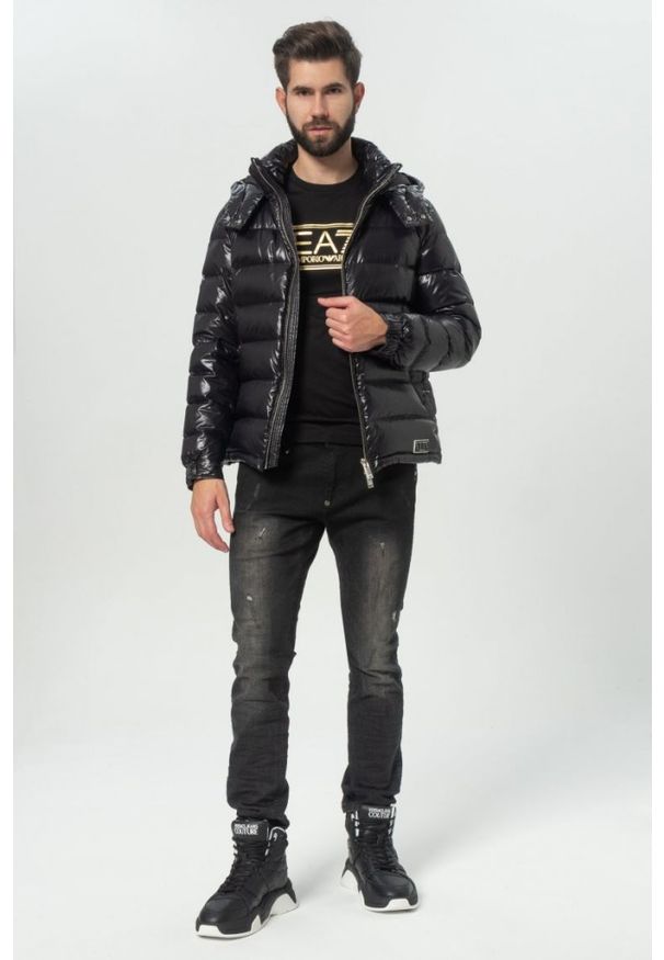 Valentino Garavani - VALENTINO GARAVANI Czarna kurtka puchowa męska z kapturem, Rozmiar 48. Typ kołnierza: kaptur. Kolor: czarny. Materiał: puch. Wzór: aplikacja