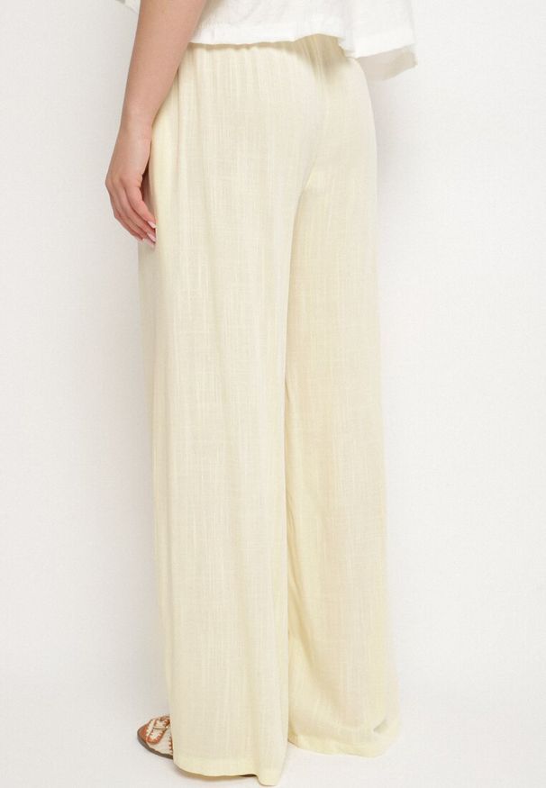 Born2be - Jasnożółte Spodnie z Szerokimi Nogawkami i Gumką w Pasie Helnena. Okazja: na spacer, na co dzień. Kolor: żółty. Materiał: materiał, wiskoza. Styl: casual, klasyczny