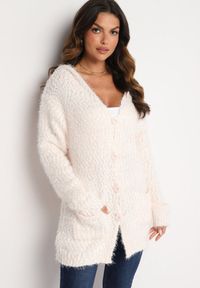 Born2be - Jasnoróżowy Kardigan z Kapturem Ozdobiony Guzikami i Kieszeniami Martinelle. Okazja: na co dzień. Typ kołnierza: kaptur. Kolor: beżowy. Materiał: jeans. Wzór: aplikacja. Styl: elegancki, casual, klasyczny