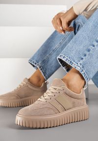 Renee - Beżowe Sneakersy na Tłoczonej Platformie z Paskami Rilasena. Okazja: na co dzień. Zapięcie: pasek. Kolor: beżowy. Wzór: paski. Obcas: na platformie