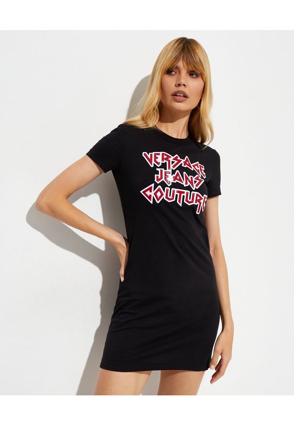 Versace Jeans Couture - VERSACE JEANS COUTURE - Czarna sukienka mini Regular Fit. Kolor: czarny. Materiał: bawełna. Wzór: aplikacja, nadruk. Długość: mini