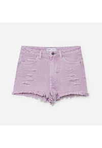 Cropp - Jeansowe szorty z postrzępioną nogawką - Fioletowy. Kolor: fioletowy. Materiał: jeans #1