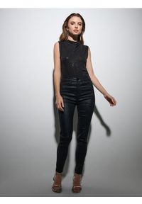 Sinsay - Jeansy skinny high waist z brokatem - czarny. Stan: podwyższony. Kolor: czarny