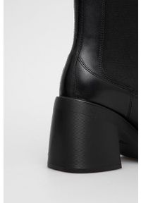 Vagabond Shoemakers Sztyblety skórzane damskie kolor czarny na słupku. Kolor: czarny. Materiał: skóra. Obcas: na słupku. Wysokość obcasa: średni #3