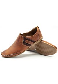 KOMODO Skórzane buty męskie 711 brązowe. Okazja: na co dzień. Zapięcie: bez zapięcia. Kolor: brązowy. Materiał: skóra. Styl: casual #4