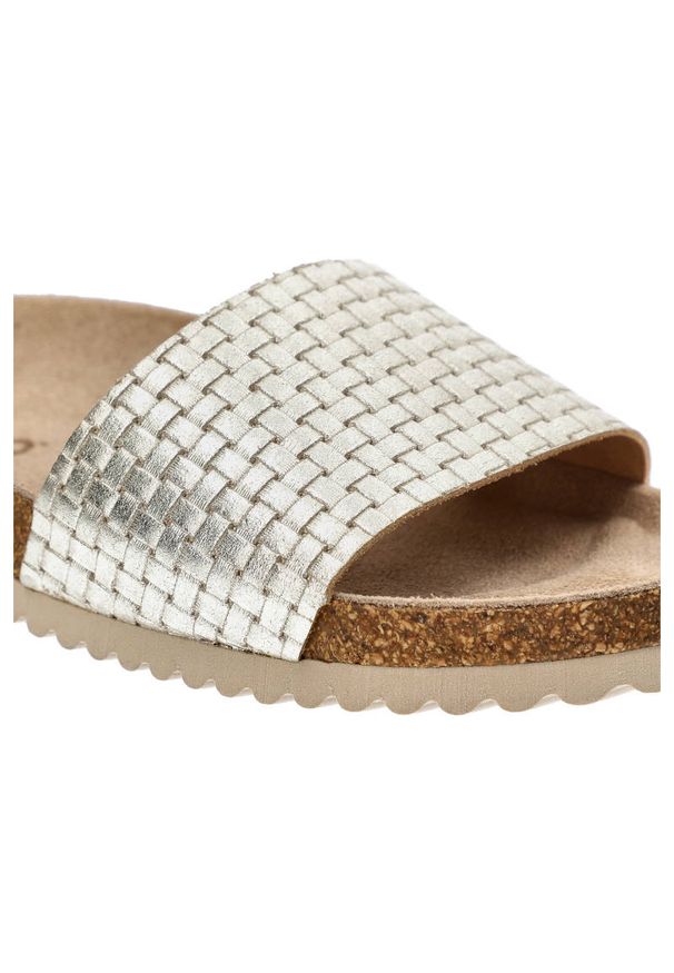 Srebrne Klapki Yokono Eleganckie Skórzane Buty Damskie. Kolor: srebrny. Materiał: skóra. Styl: elegancki