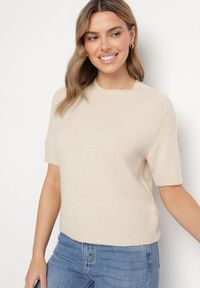 Born2be - Beżowy Sweter z Wełną z Krótkim Rękawem Dannoria. Okazja: na co dzień. Kolor: beżowy. Materiał: wełna. Długość rękawa: krótki rękaw. Długość: krótkie. Styl: elegancki, casual #7