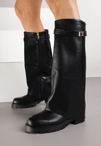 Renee - Czarne Kozaki z Cholewką Imitującą Nogawkę i Metaliczną Aplikacją Latoresa. Okazja: na co dzień. Kolor: czarny. Materiał: jeans, skóra. Szerokość cholewki: normalna. Wzór: aplikacja. Styl: klasyczny, casual
