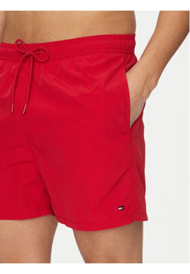 TOMMY HILFIGER - Tommy Hilfiger Szorty kąpielowe UM0UM03477 Czerwony Regular Fit. Kolor: czerwony. Materiał: syntetyk