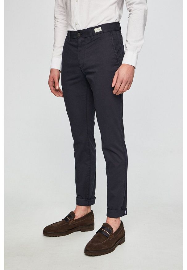 TOMMY HILFIGER - Tommy Hilfiger - Spodnie Denton Chino Org Str Twill 867895043. Okazja: na co dzień. Kolor: niebieski. Materiał: tkanina. Wzór: gładki. Styl: casual