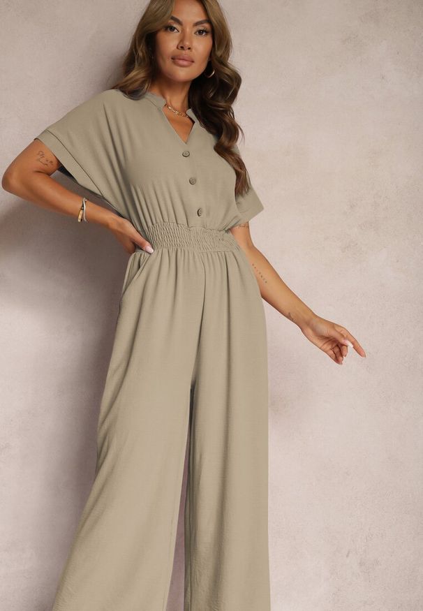 Renee - Ciemnozielony Taliowany Kombinezon z Wiskozy Zapinany na Guziki Frisea. Kolor: zielony. Materiał: wiskoza