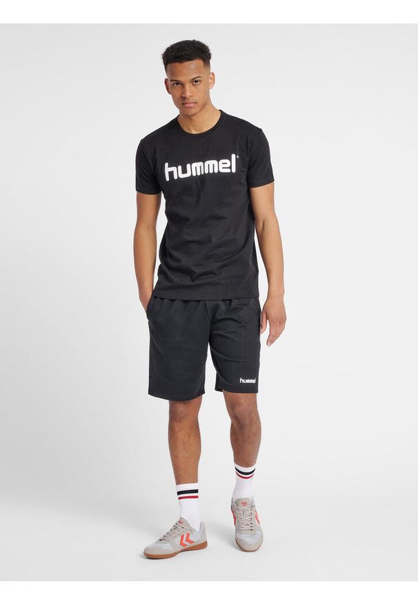 Koszulka sportowa z krótkim rękawem męska Hummel Cotton Logo. Kolor: czarny. Długość rękawa: krótki rękaw. Długość: krótkie