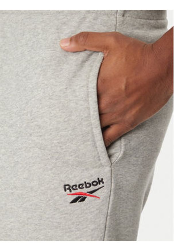 Reebok Szorty sportowe 100221793 Szary Regular Fit. Kolor: szary. Materiał: bawełna. Styl: sportowy