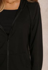 Renee - Czarna Bluza Rhodothee. Kolor: czarny. Materiał: dzianina, jeans. Długość rękawa: na ramiączkach. Długość: długie. Wzór: jednolity. Sezon: zima, jesień. Styl: sportowy #4