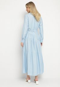 Born2be - Niebieska Wiskozowa Sukienka Ozdobiona Paskiem i Guzikami Ronitte. Okazja: na co dzień. Kolor: niebieski. Materiał: wiskoza. Wzór: aplikacja. Sezon: wiosna, lato. Styl: casual, elegancki, klasyczny #6