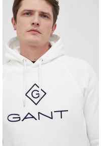 GANT - Gant Bluza męska kolor biały z kapturem z aplikacją. Okazja: na co dzień. Typ kołnierza: kaptur. Kolor: biały. Materiał: dzianina. Długość rękawa: raglanowy rękaw. Wzór: aplikacja. Styl: casual #4