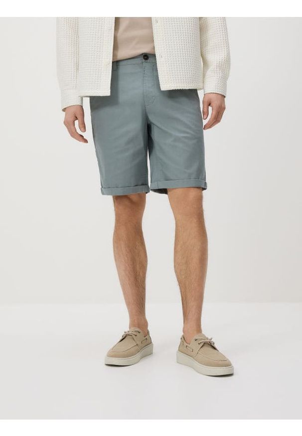 Reserved - Bawełniane szorty chino - jasnozielony. Kolor: zielony. Materiał: bawełna