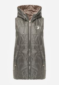 Renee - Zielona Długa Kamizelka Pikowana z Nieodpinanym Kapturem Ozdobiona Naszywką Kasseda. Okazja: na co dzień. Kolor: zielony. Materiał: poliester, jeans. Długość: długie. Wzór: aplikacja. Styl: casual #2