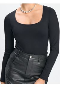 Sinsay - Body z długim rękawem - czarny. Kolor: czarny. Długość rękawa: długi rękaw. Długość: długie