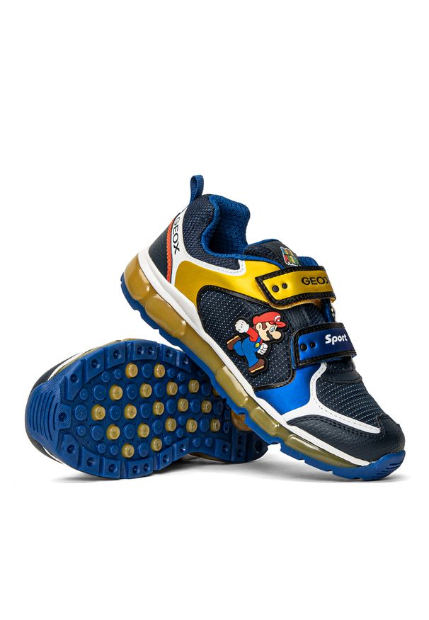 Geox - Sneakersy dziecięce granatowe GEOX J Android B. A Super Mario. Kolor: niebieski. Materiał: materiał. Sport: bieganie