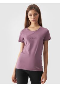 4f - T-shirt slim z bawełny organicznej damski - różowy. Kolor: różowy. Materiał: bawełna. Wzór: napisy #1