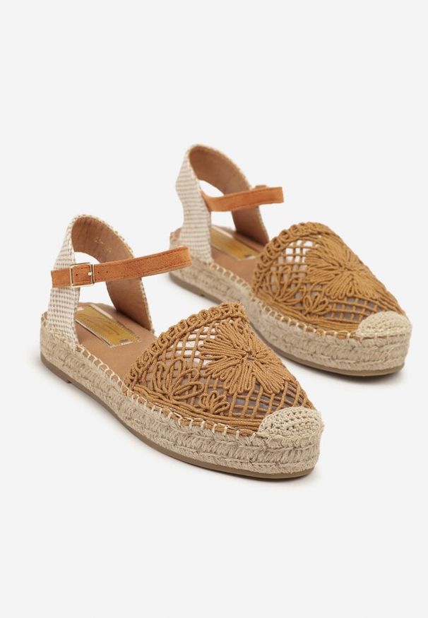 Born2be - Brązowe Sandały Typu Espadryle z Ażurowym Wzorem i Plecionką Ralovea. Okazja: na co dzień, na imprezę. Zapięcie: sprzączka. Kolor: brązowy. Wzór: ażurowy. Sezon: lato. Styl: elegancki, casual