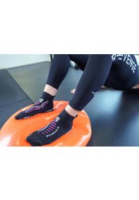 R-EVENGE - Skarpety techniczne Wellness dla dorosłych Fitness antypoślizgowe czarny/fuksja. Kolor: czarny, różowy, wielokolorowy. Materiał: poliamid, lycra. Sport: fitness