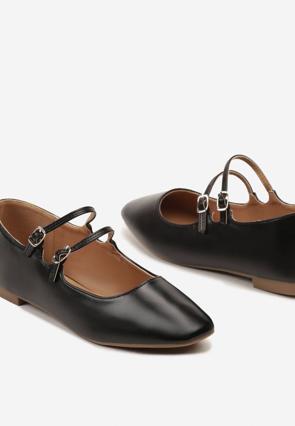 Born2be - Czarne Balerinki ze Ściętym Noskiem i Sprzączkami Kimeria. Okazja: na co dzień, na imprezę. Zapięcie: sprzączka. Kolor: czarny. Materiał: jeans. Sezon: wiosna, lato. Obcas: na obcasie. Styl: casual. Wysokość obcasa: niski