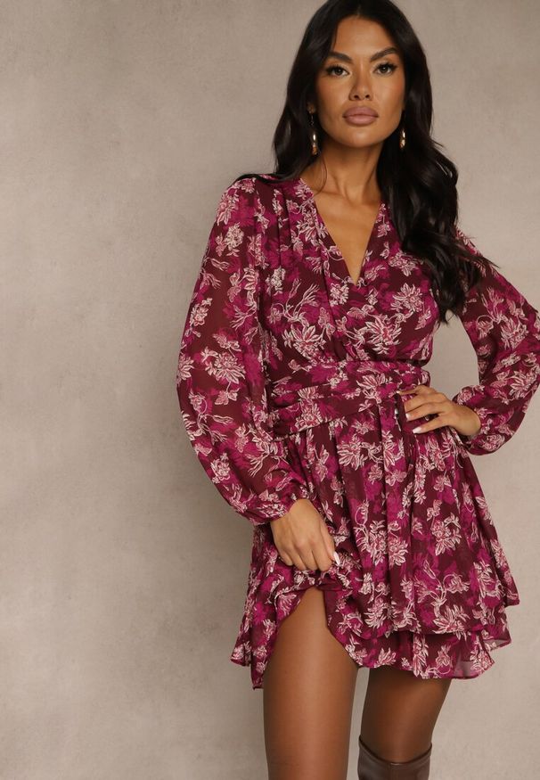 Renee - Bordowa Sukienka w Kwiatki o Rozkloszowanym Kroju z Bufiastymi Rękawami Zennea. Okazja: na co dzień, na spotkanie biznesowe. Typ kołnierza: dekolt w kształcie V. Kolor: czerwony. Materiał: poliester. Wzór: kwiaty. Typ sukienki: rozkloszowane, proste. Styl: biznesowy, klasyczny, casual, elegancki